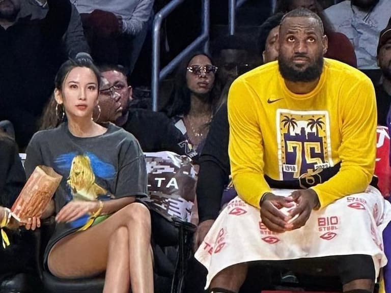 NBA 場邊美女金兜兜和 LeBron James 合照爆紅！5 件背景大起底，難怪坐在汗水第一排！