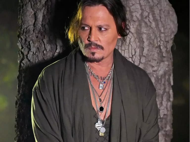 強尼戴普 Johnny Depp 加盟蕾哈娜 Rihanna 內衣秀!性感胸肌根本《神鬼奇航》傑克船長回歸!