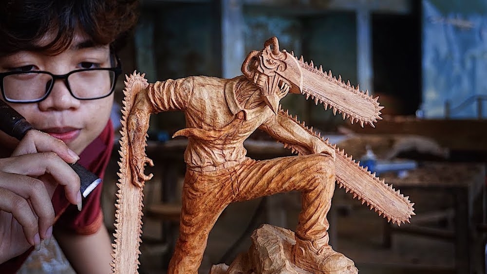 《鏈鋸人》淀治變身經典場面，越南木雕職人花 10 天神還原！