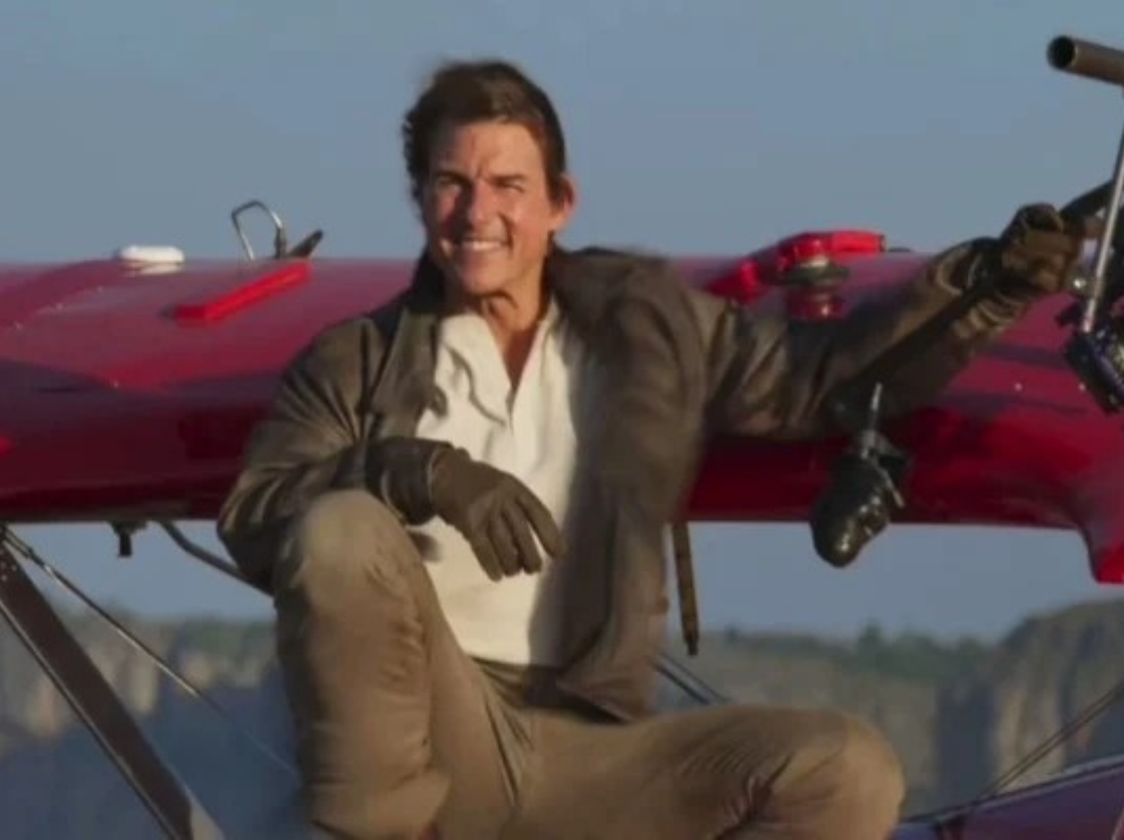 湯姆克魯斯 Tom Cruise 拍《不可能的任務》狂飛行超擾民，影響當地劇組：「快把直升機開離這邊！」