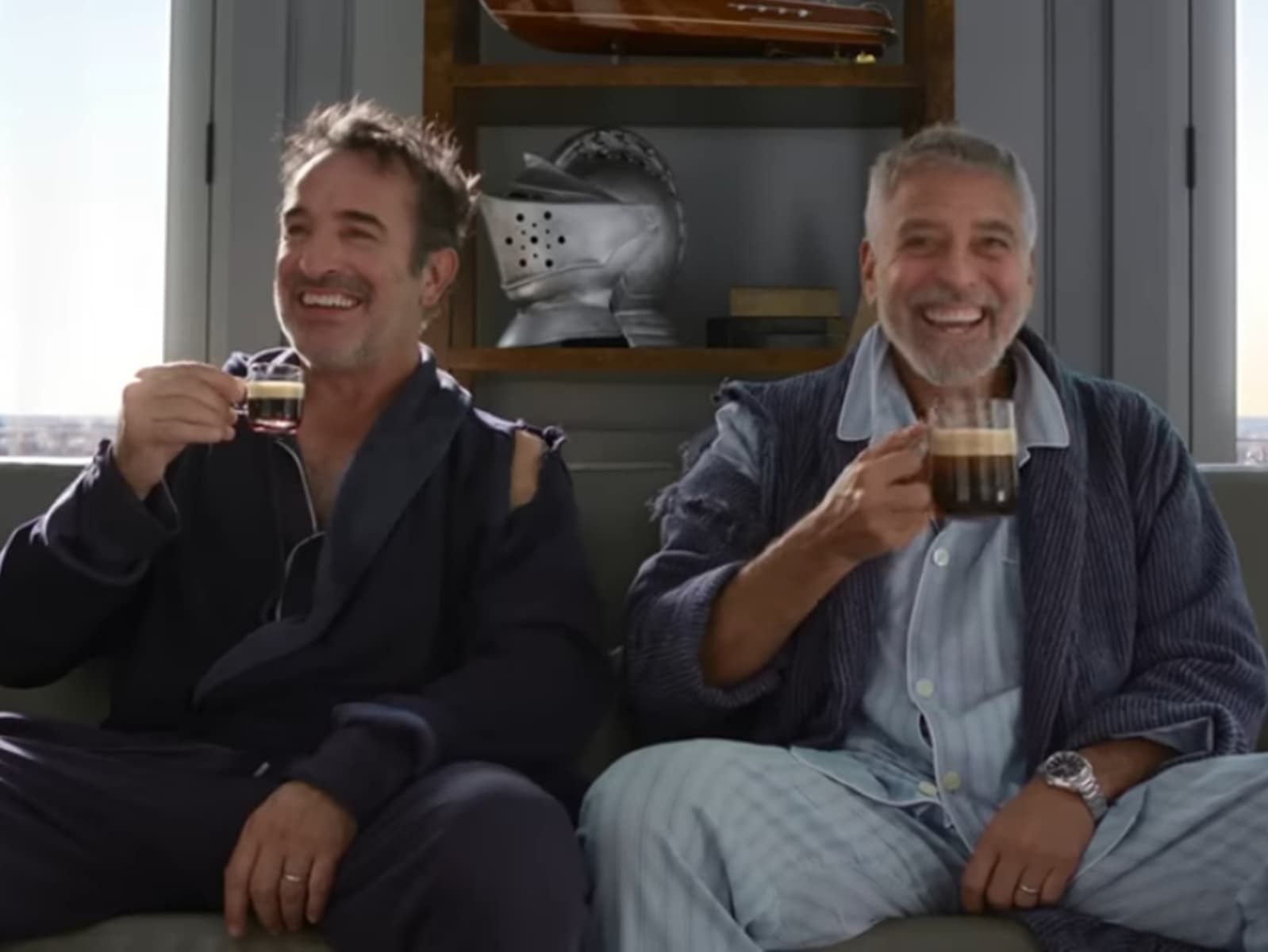 喬治克隆尼 George Clooney、Jean Dujardin 合體拍攝 Nespresso 全新廣告，為喝咖啡闖進女演員家？！