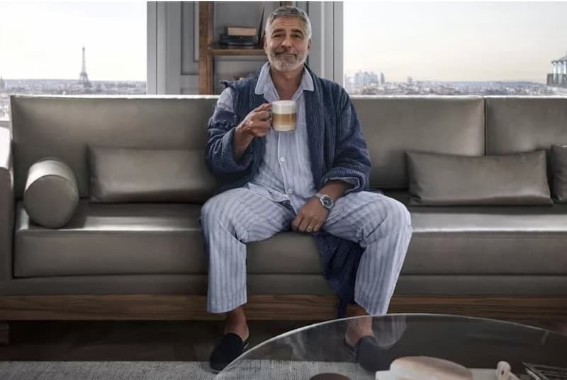 喬治克隆尼 Clooney、Jean Dujardin 合體拍攝 Nespresso 全新廣告，為喝咖啡闖進女演員家