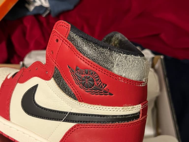 Air Jordan 1 Retro High OG "Lost and Found" 竟有「發霉版本」，Nike 緊急回應處理！