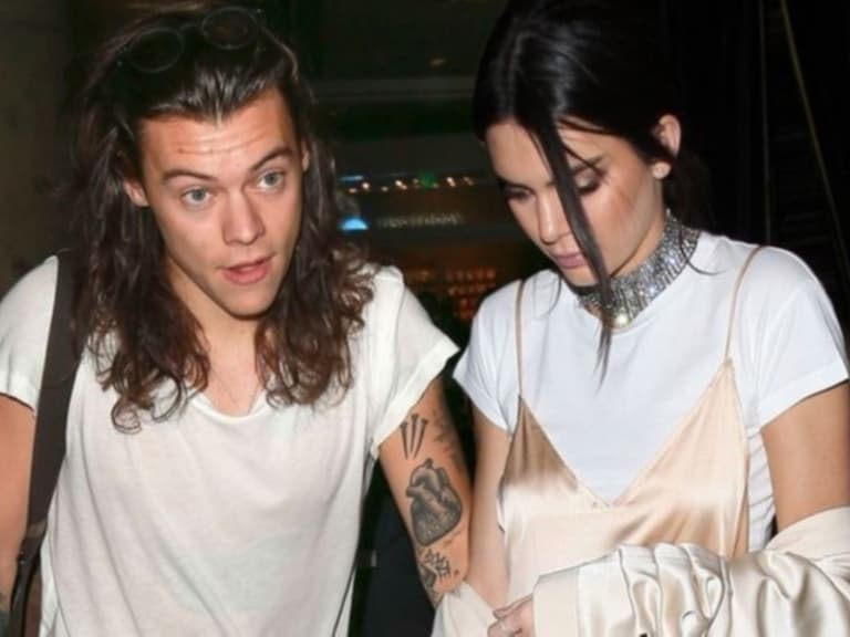 哈利 Harry Styles 和導演分手後，立馬聯繫前女友坎達兒珍娜談心訴苦！