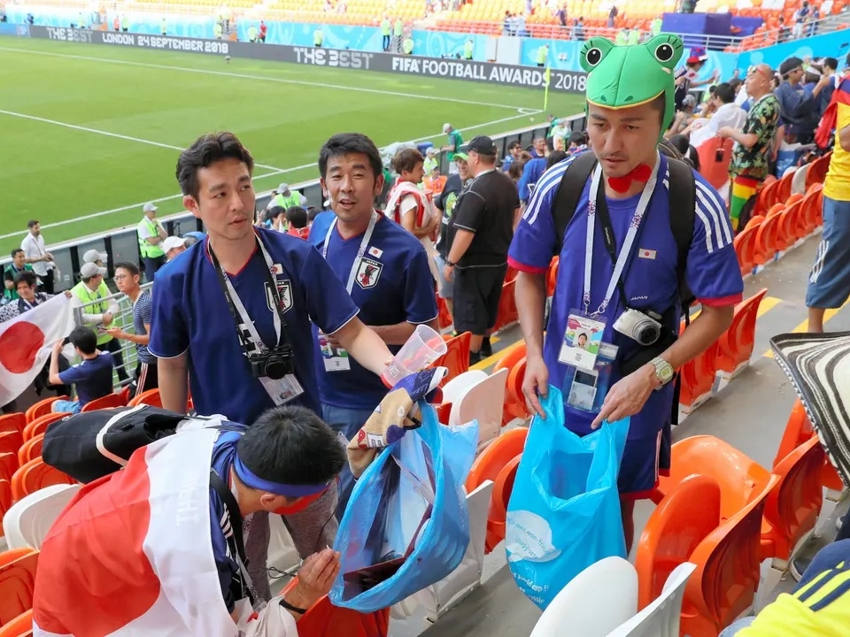 卡達世界盃／網路流傳「日本球迷撿垃圾」是假象？網友抹黑影片曝光讓人超憤慨！