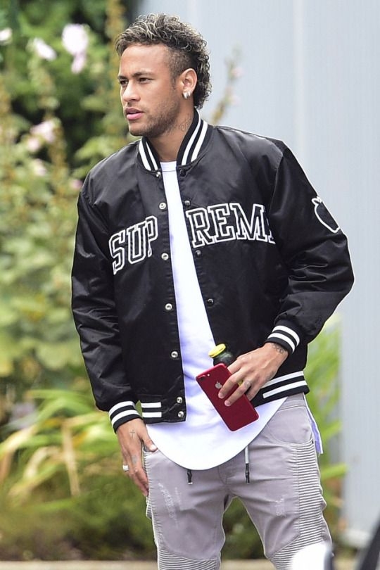 Neymar Supreme 內馬爾