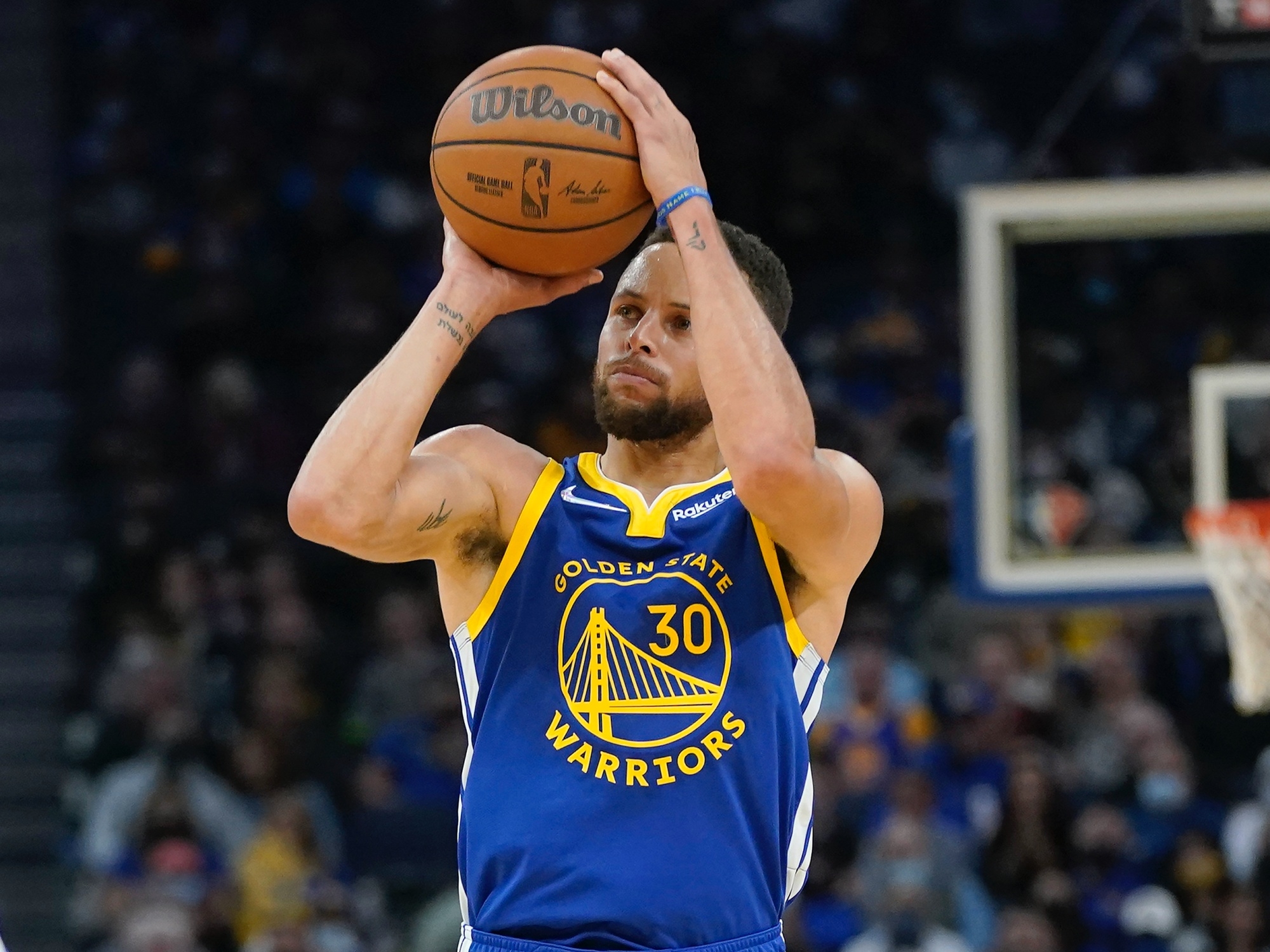 NBA／金州勇士 Stephen Curry 回應超遠投籃後製影片：「沒人相信我可以辦到嗎？」
