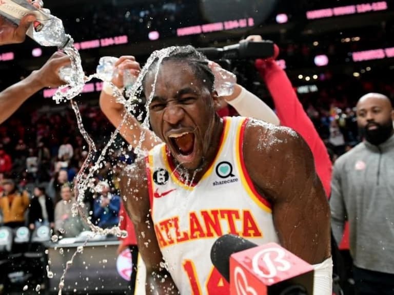 NBA/老鷹 AJ Griffin 完成 0.5 秒超狂絕殺,空中接力「180 度轉身上籃」硬吃防守者!
