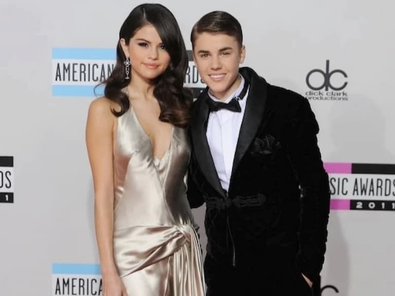 賽琳娜 Selena Gomez 回應賈賽戀時期總是很瘦的影片：「因為小賈喜歡模特兒！」