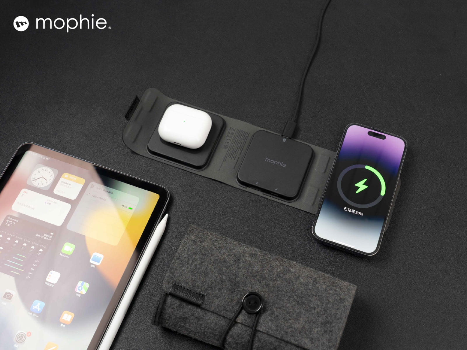 APPLE 官方合作品牌！「mophie 三合一旅行無線充電盤」體積輕巧可折疊，手機、耳機一次充，外出旅遊再也不怕低電力掃興！