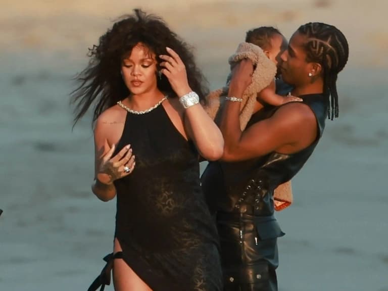 蕾哈娜 Rihanna 兒子首亮相!一家三口海灘甜蜜戲水畫面全公開!