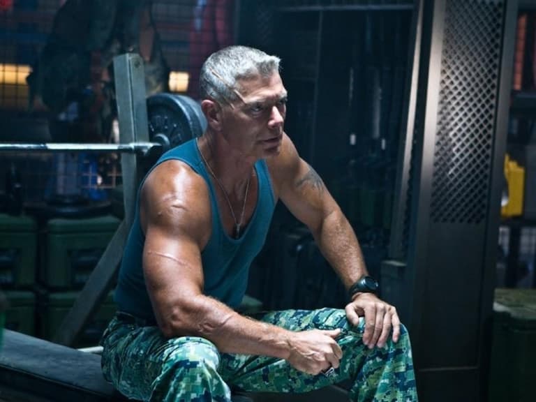 《阿凡達:水之道》反派「上校」史蒂芬朗 Stephen Lang 70 歲藏兇猛大肌肌,到底怎麼辦到的?