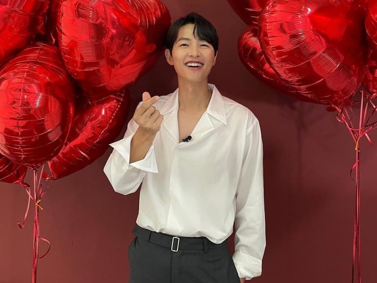傳宋仲基已見英國女友家長，甜蜜舉動引網驚：「該不會要二婚了吧？」