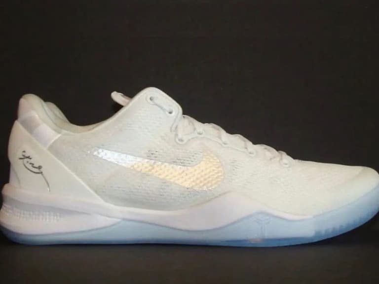 Nike Kobe 8 Protro "Triple White" 據傳即將復刻回歸，最受歡迎黑曼巴籃球鞋必須入手！