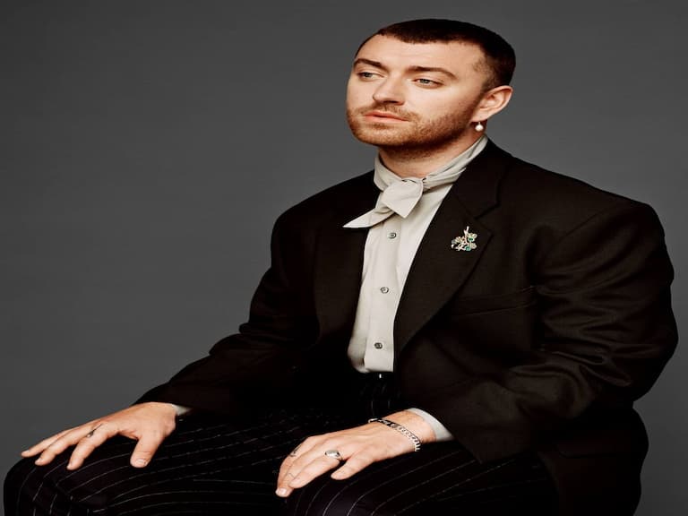 英國空靈歌手 Sam Smith 曬遊艇辣照,穿豹紋小褲褲擺姿勢嬌媚十足引熱議!