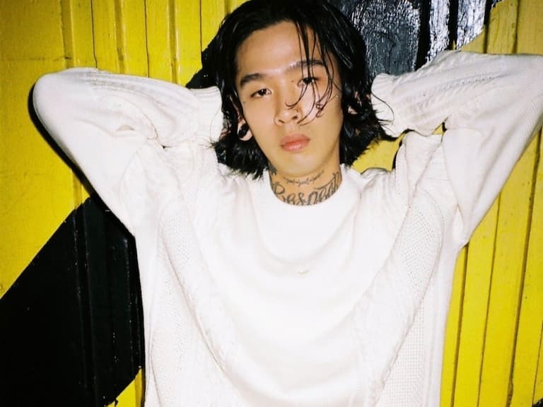 REMIX 推出「假日系列」全新商品，從毛衣、長 Tee 到瓷器小物通通都有！