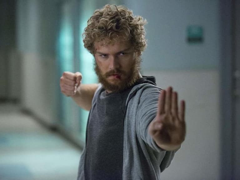 漫威《鐵拳俠》芬恩瓊斯 Finn Jones 控訴影集失敗是因為時間,網友回酸:「別牽拖!」