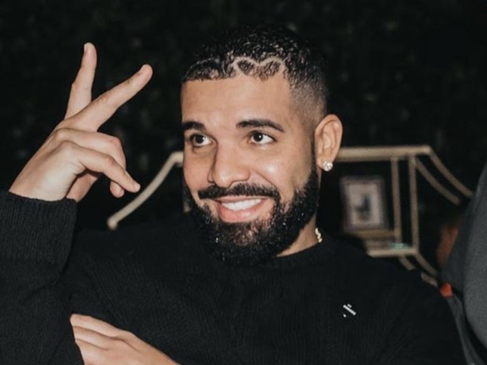 饒舌歌手 Drake 歌詞手寫稿遭拍賣，內容提及「這女人」引熱議！