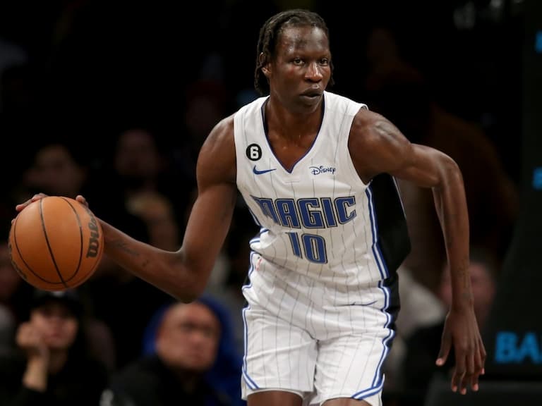 NBA／218 公分魔術巨人 Bol Bol 完成「流星灌籃」太炸，無情把防守者當海報背景！