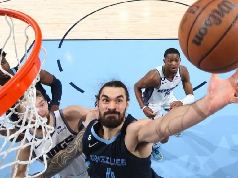 NBA／灰熊水行俠 Steven Adams 狂抓 13 顆進攻籃板破紀錄：「都是因為我們投籃太爛了！」