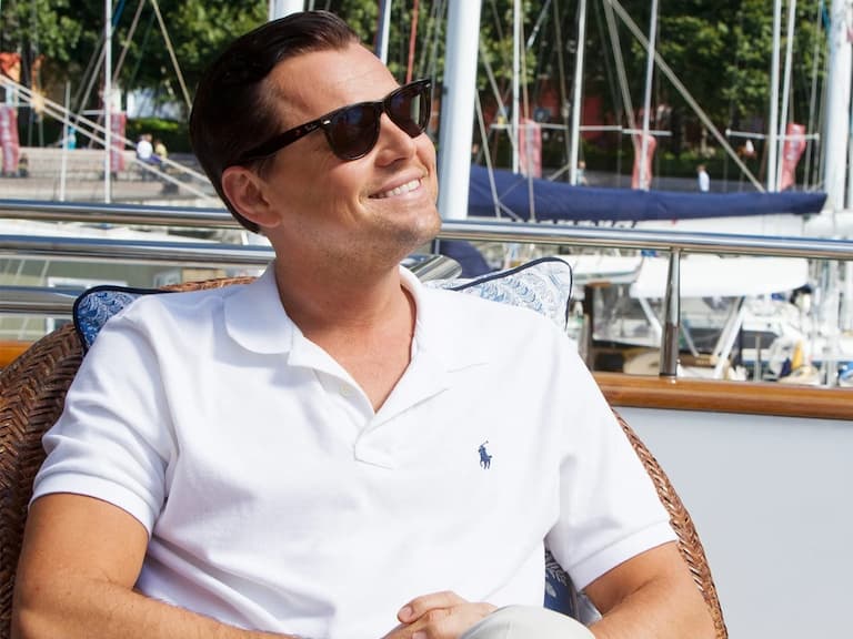 李奧納多狄卡皮歐 Leonardo DiCaprio 享受黃金單身漢時光,裸上身與比基尼辣妹奢華出遊
