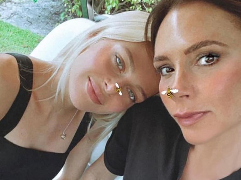 維多莉亞貝克漢 Victoria Beckham 發布與媳婦妮寇拉佩茲 Nicola Peltz 開心用餐照,再度反駁家庭不和傳聞!