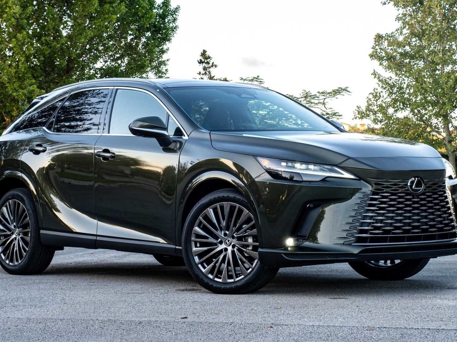 Lexus 推出全新「2023 Lexus RX」第五代大改款，迎接電氣化時代來臨 !