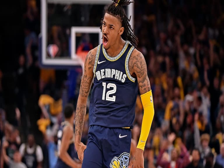 NBA／Ja Morant 無情單手隔扣 Jakob Poeltl，灰熊擊敗馬刺喜迎 8 連勝！