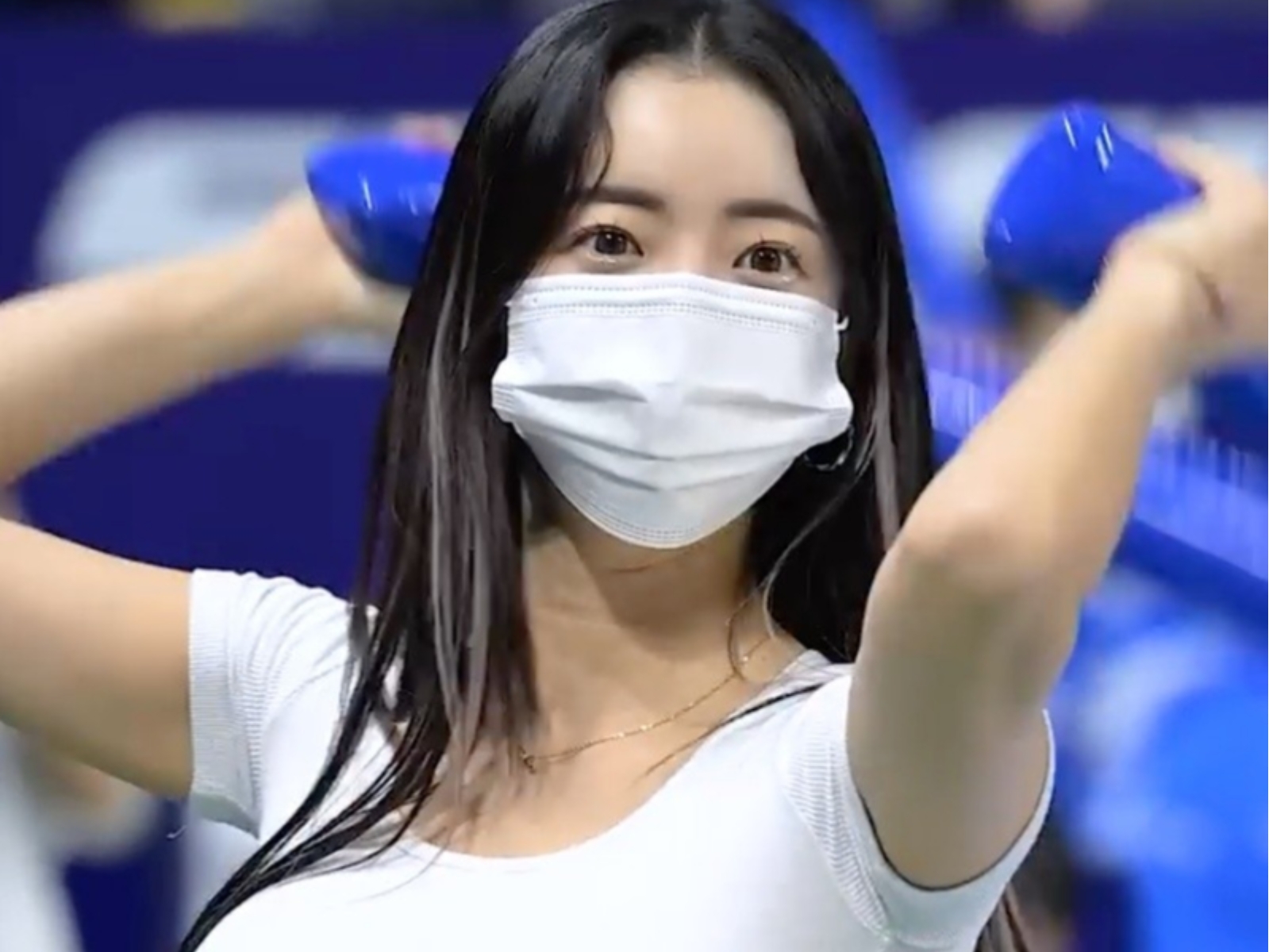 南韓職棒啦啦隊正妹「巨胸狂晃」3 分鐘影片遭瘋傳，卻引鄉民負評：「已經超塑了！」