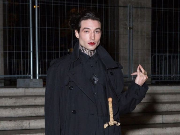 《閃電俠》伊薩米勒 Ezra Miller 認了「非法入侵」!逃過 26 年間監獄之災?