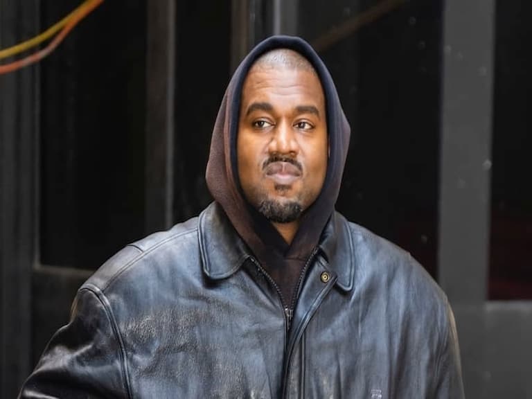 肯爺 Kanye West 爆出和新歡女建築師 Bianca Censori 秘密結婚，曬白色婚戒引熱議！