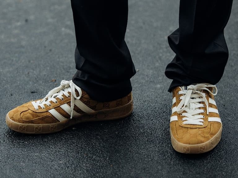 2023 秋冬米蘭時裝週鞋款趨勢:GUCCI x adidas Samba、Maison Margiela x Salomon⋯盤點 5 雙今年鞋櫃必收!