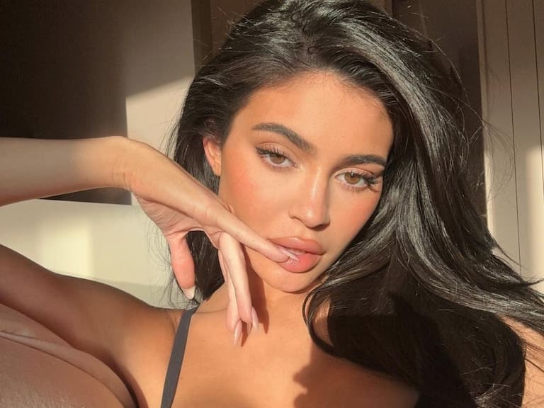 卡戴珊家族失和?凱莉珍娜 Kylie Jenner 怒罵姊姊:「dont be fxxxing ruuude」?!