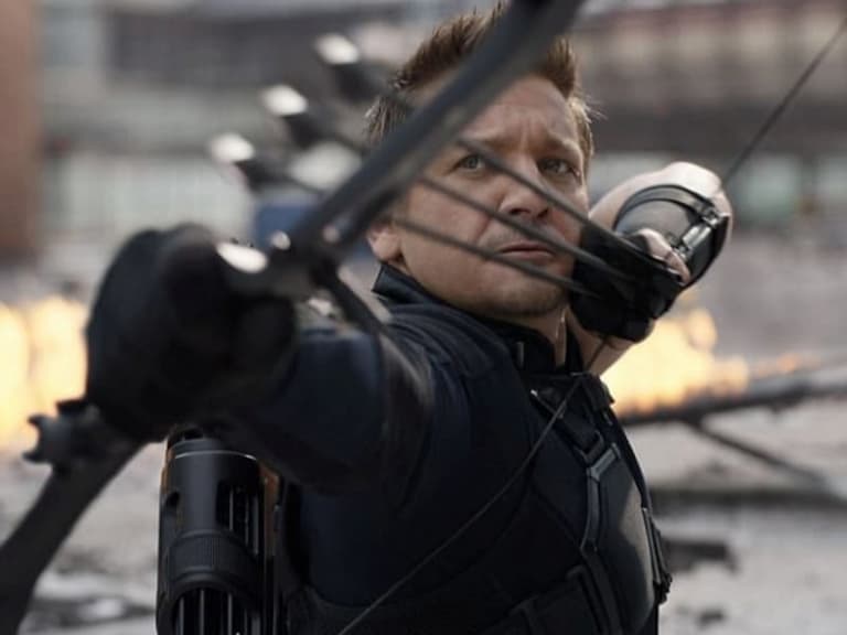 「鷹眼」傑瑞米雷納 Jeremy Renner 剷雪事故驚恐求救電話音檔曝光，痛苦呻吟令粉絲心疼！