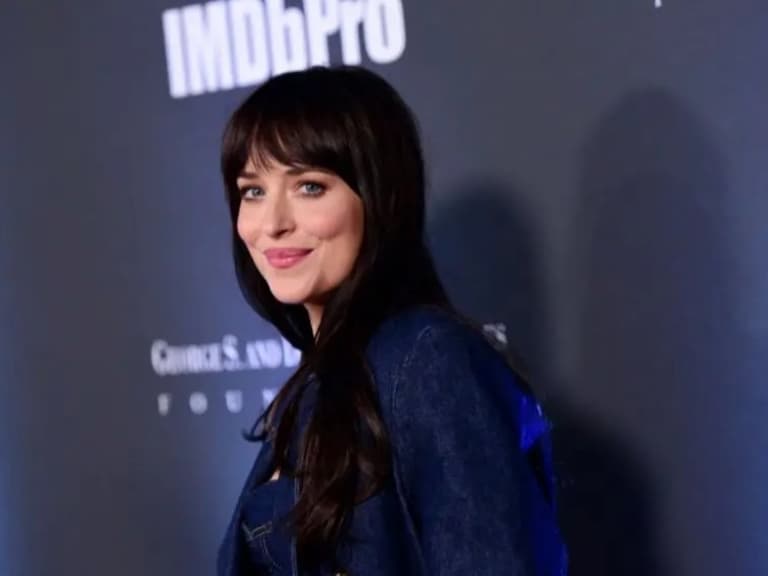 達珂塔強生 Dakota Johnson 透露《蜘蛛夫人》已經完成拍攝:「但不知道他們在做什麼?」