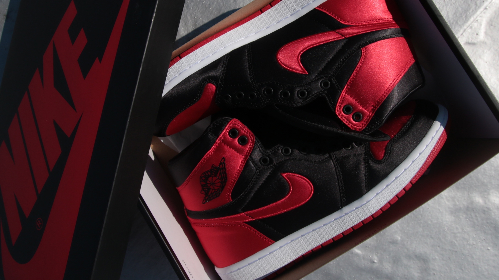 Air Jordan 1 High OG "Satin Bred"