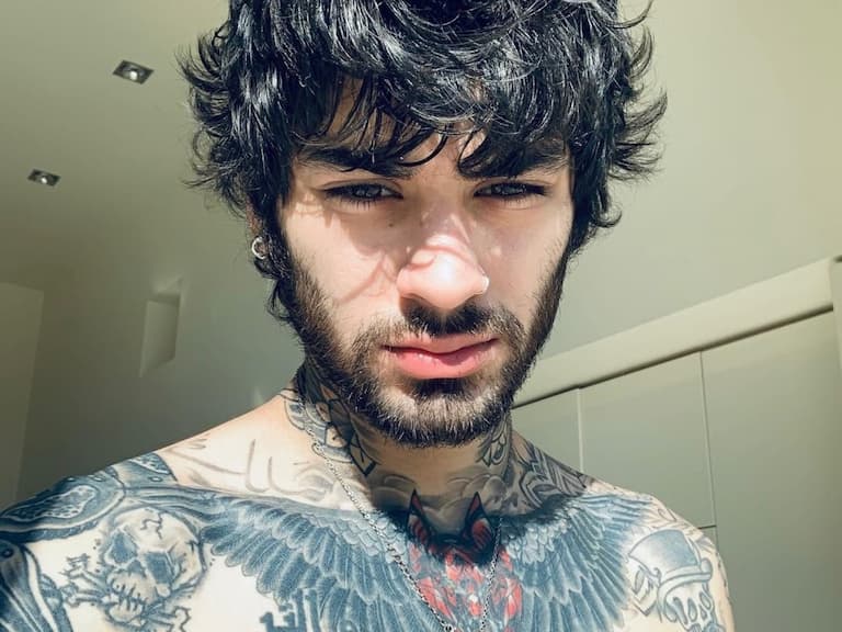 贊恩 Zayn Malik 新專輯照被發現清除 Gigi Hadid 雙眼刺青,網笑:「當作業塗塗改改的意思?」