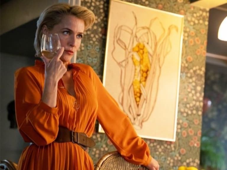 《性愛自修室》吉蓮安德森 Gillian Anderson 發文收集女孩們的「性幻想」引熱議!
