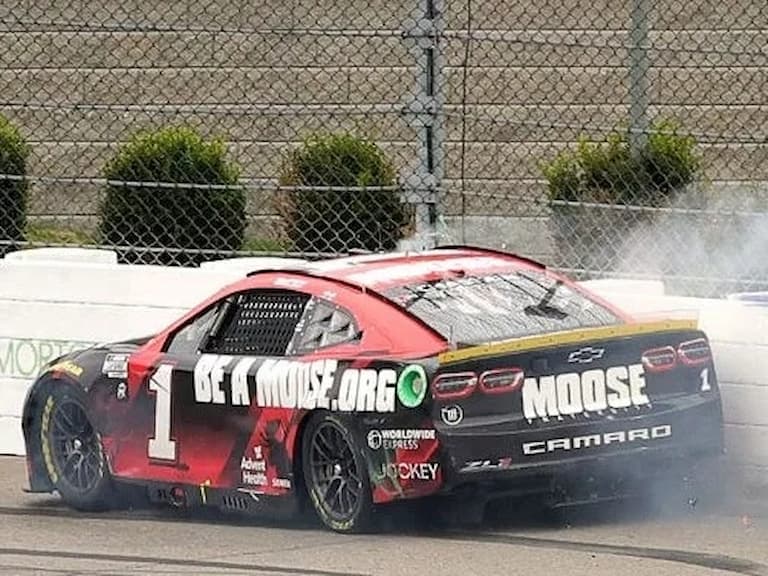 NASCAR 正式官宣 Ross Chastain「貼牆跑法」禁用：「會帶來更高的安全風險！」