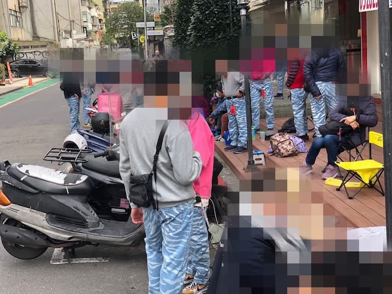 Levi's x CLOT「長壽」台灣販售現場擠爆排隊大媽，現場直接穿上展現滿滿「山虎海」！
