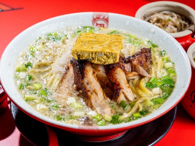 凪 Nagi 十週年限定推出「蚵仔煎王拉麵」，夜市美食化身濃郁拉麵！