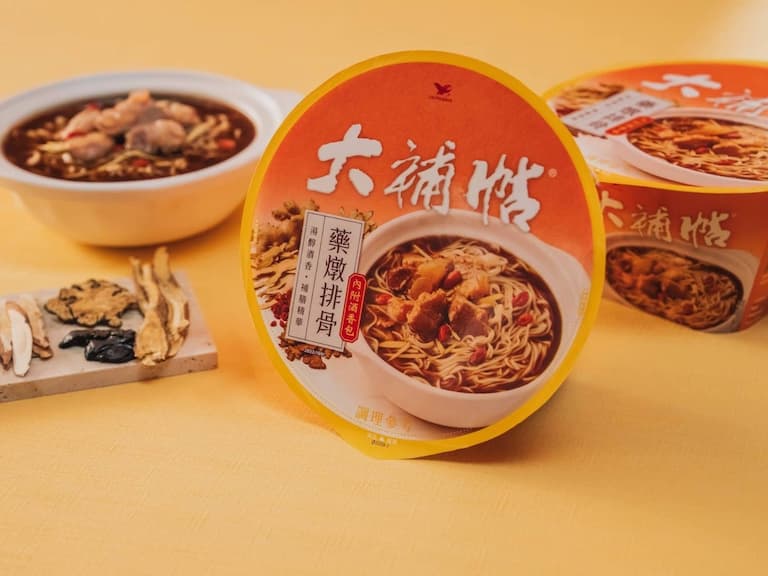 冬天就是要進補，「這一碗」連知名主廚都讚不絕口！詹姆士開箱大補帖全新「藥燉排骨」大讚：「很可以！」