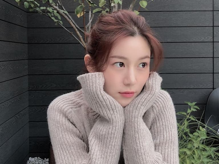 李多寅高質感「韓系極簡穿搭」超氣質,小 Tips 散發精緻感,難怪能把李昇基帶回家!