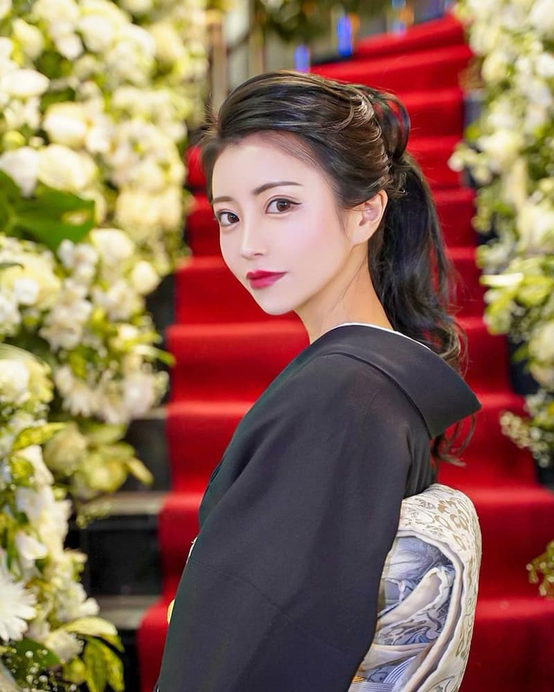 關於「日本女公關」愛澤繪美里 5 件事:靠純聊穩坐酒店女帝、兩天營收淨賺 2 億! JUKSY 街星