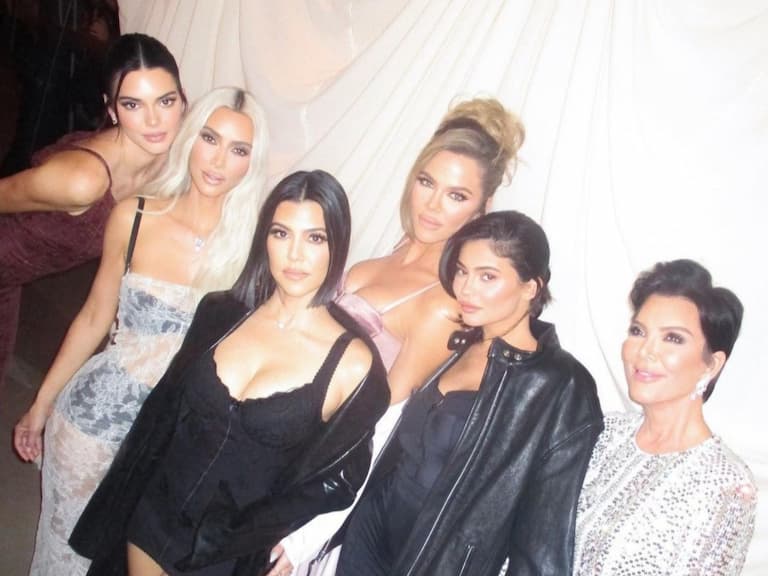 《卡戴珊家族》克里斯詹娜 Kris Jenner 透露臨終願望:「希望女兒們將她的骨灰做成項鍊!」