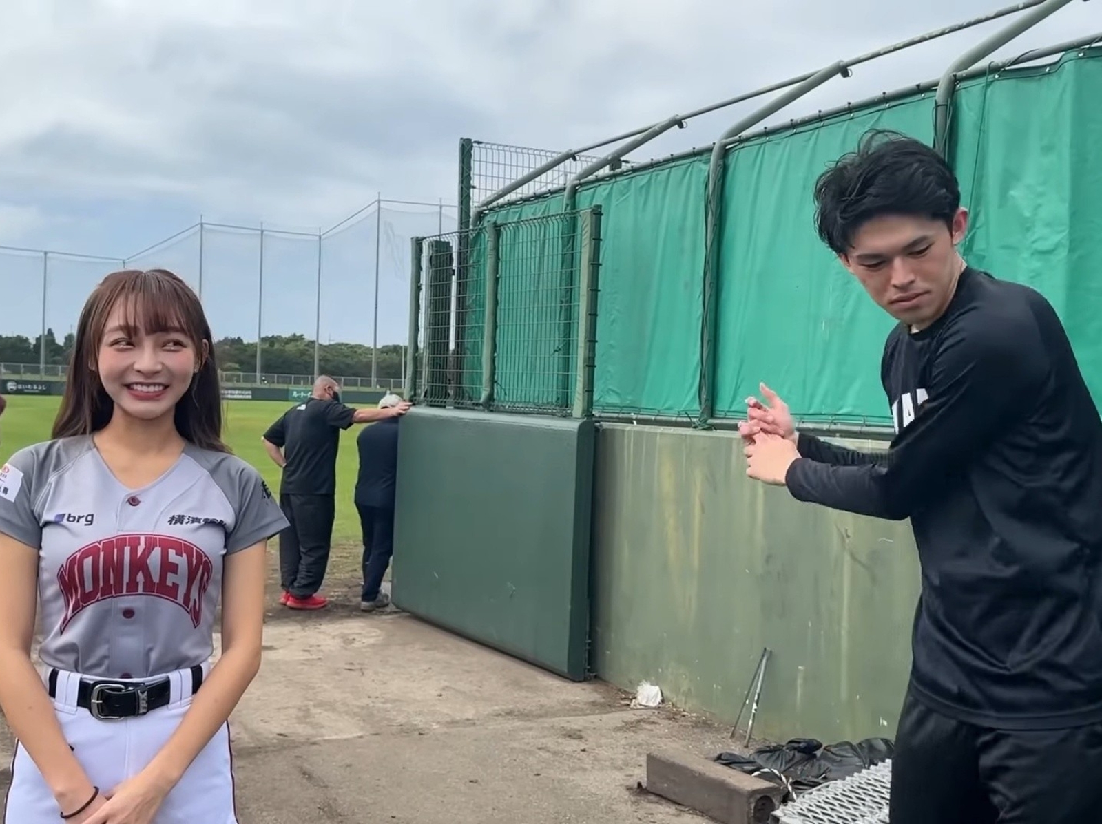 日本巨投「令和怪物」佐佐木朗希想與林襄合照，卻緊張到不敢直視甚至練起揮棒？