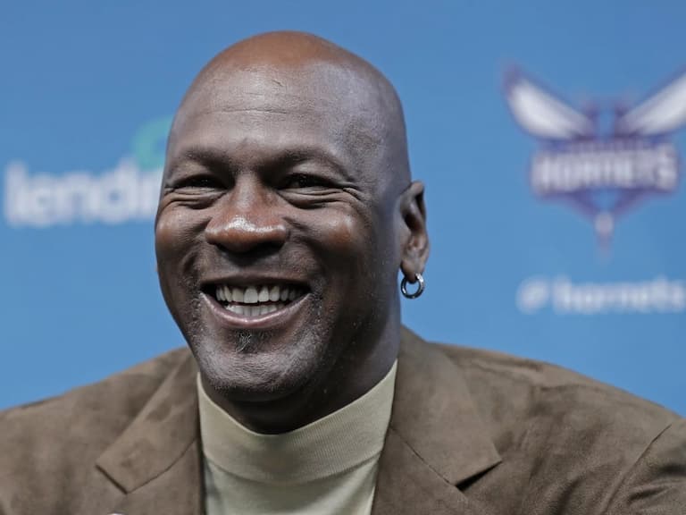 NBA/喬丹 Michael Jordan 60 歲生日前夕霸氣捐款 3 億:「看見孩子歡笑就是最棒的生日禮物!」