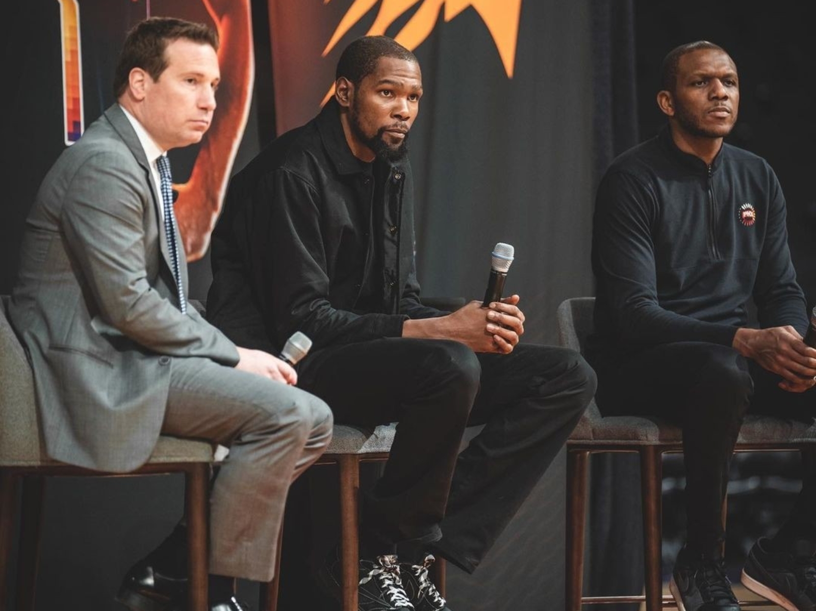 NBA／Kevin Durant 降臨鳳凰城，盛讚：「我想看看 Booker 會變得多強，他是我真正敬佩的球員之一。」