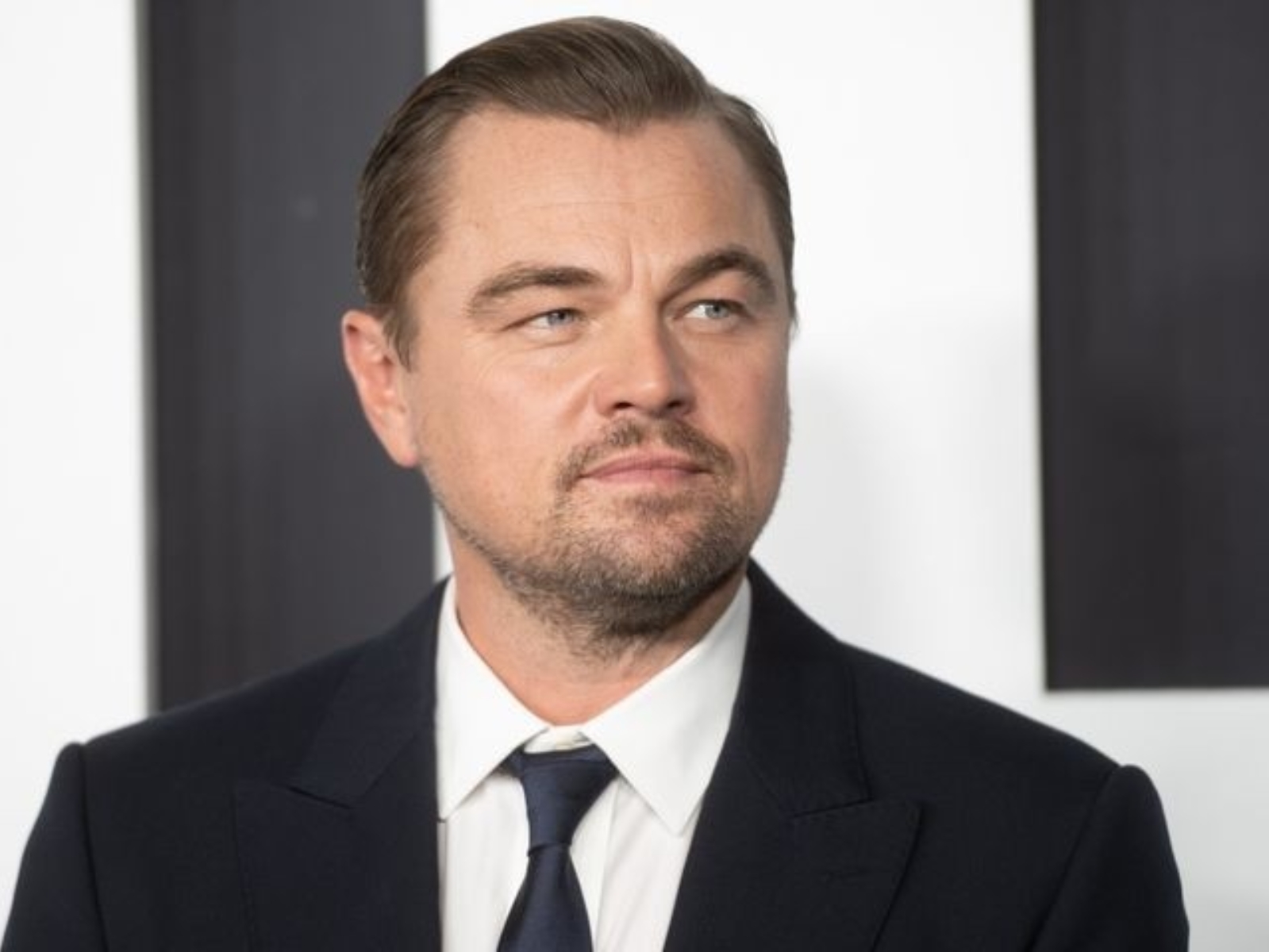 李奧納多 Leonardo DiCaprio 不滿「25 歲限齡」抨擊，決定改找熟女約會！