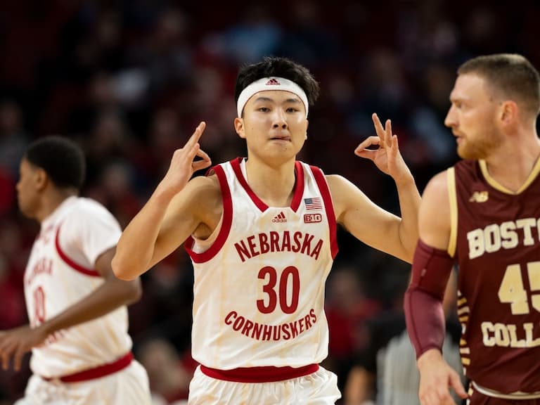 NCAA「日本柯瑞」富永啟生 5 戰轟 118 分締造紀錄，Curry 本人也讚不絕口！